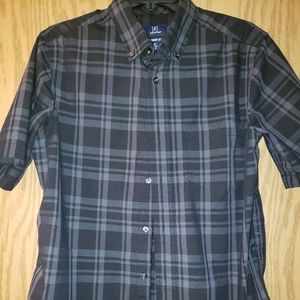 Men's black checked button up short sleeve shirt with front pocket